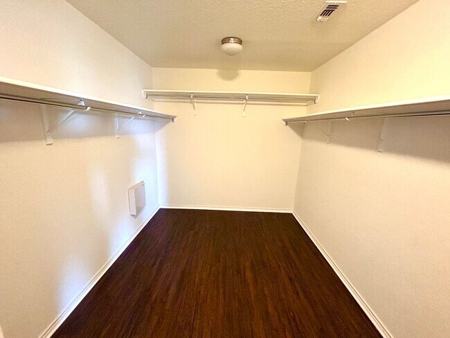 Building Photo - *COMING SOON* 3 Bedroom / 2.5 Bath Home W/ Office Room Near Brooks City Base!