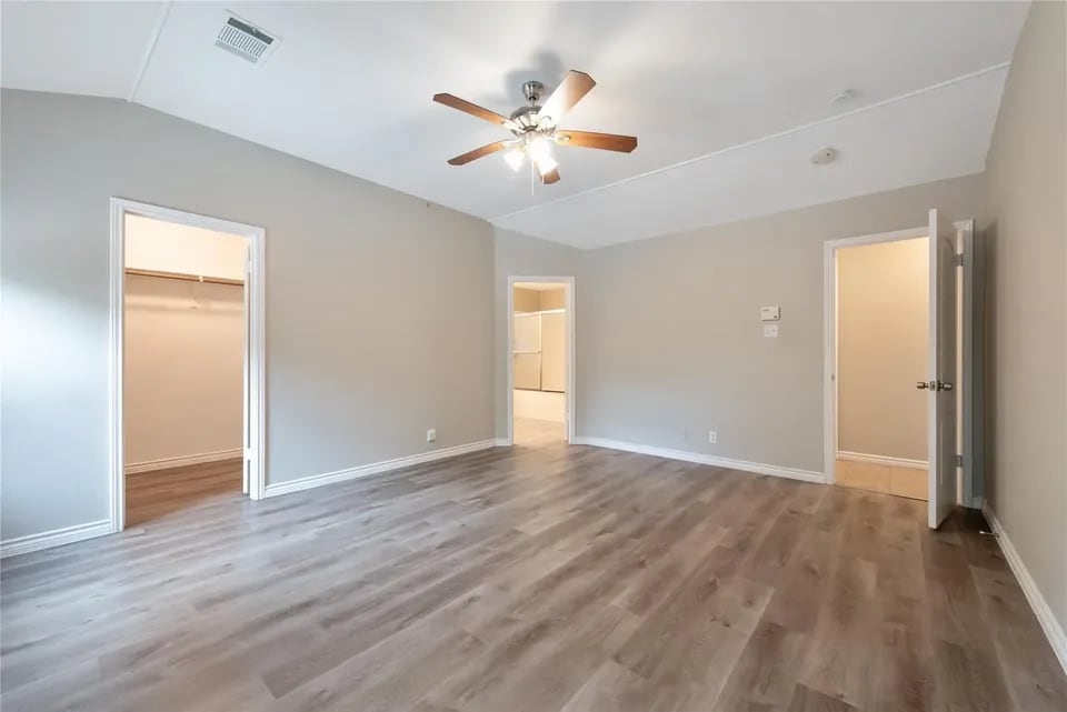 Building Photo - 5042 Cleves St