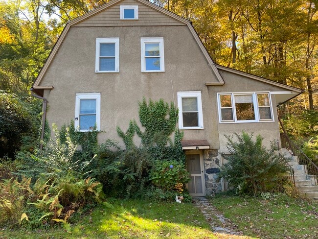 Building Photo - 8 Paterson Hill Rd