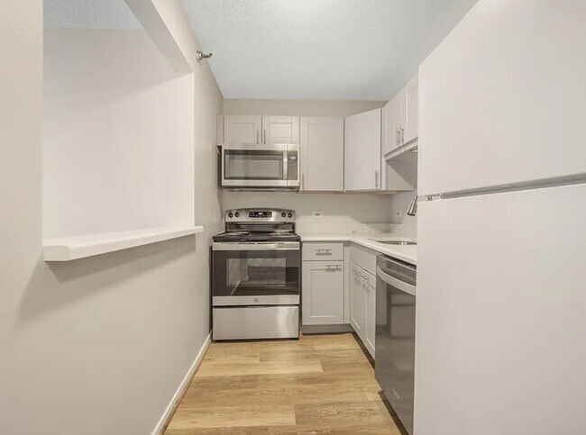Building Photo - 440 N McClurg Ct