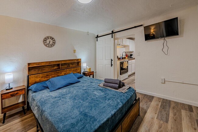 Building Photo - 704 Pacific Ave SW