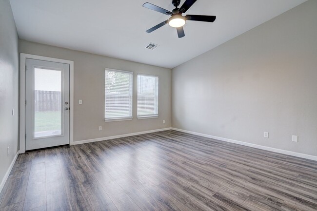 Building Photo - 10425 Aberdeen Dr