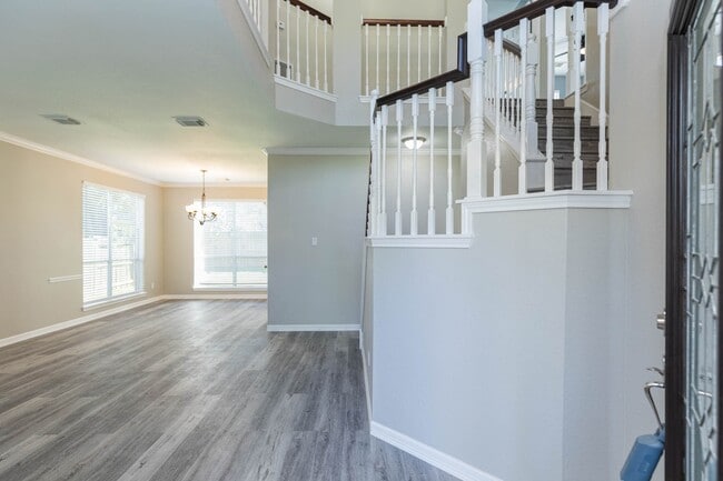 Building Photo - 18135 Somerset Knolls Ct