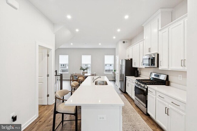 Building Photo - 1750 Blue Spruce St