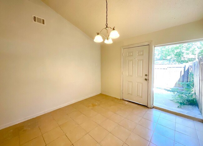Building Photo - Lovely 3 Bedroom/ 2 Bath Home In Converse, TX!