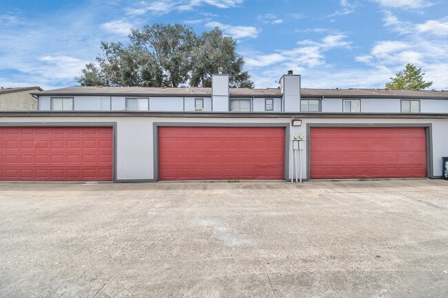 Building Photo - 12400 Brookglade Cir