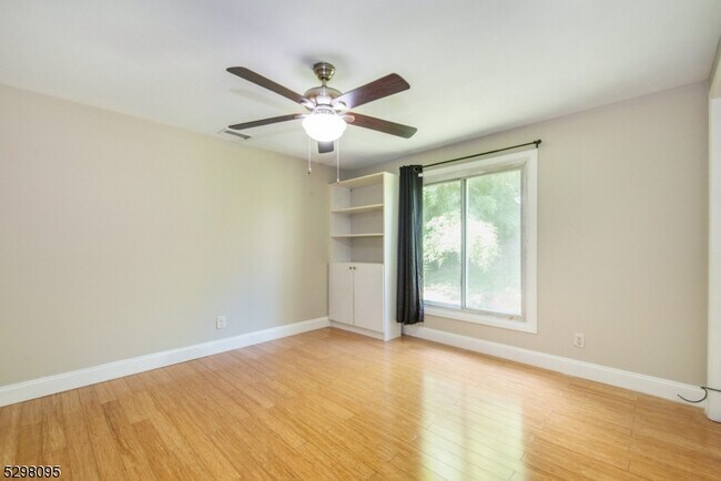 Building Photo - 19 Southwynde Dr