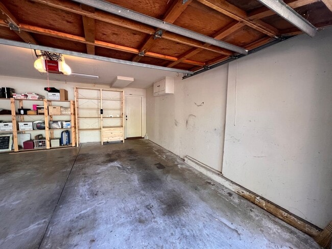 Building Photo - RENOVATED TWO BEDROOM TWO AND HALF BATH CO...