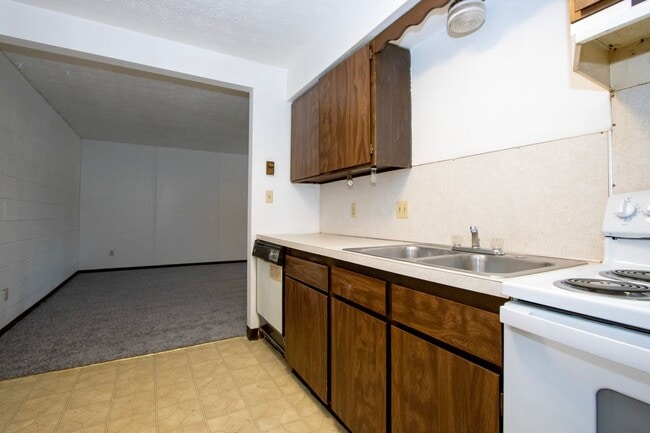 Building Photo - Autumn Manor Apartments – Doylestown, Ohio