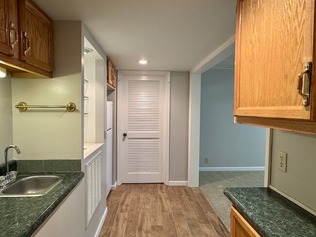 Building Photo - 212 Talah Ln