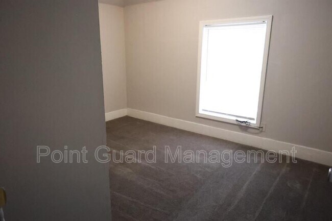 Building Photo - 1453 N Topeka Ave