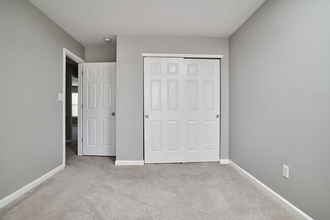 Building Photo - For Rent-4BDRM, 2.5BA Home in Ashwood