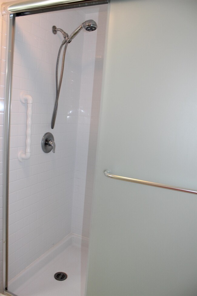 Building Photo - 2801 Chancellorsville Dr