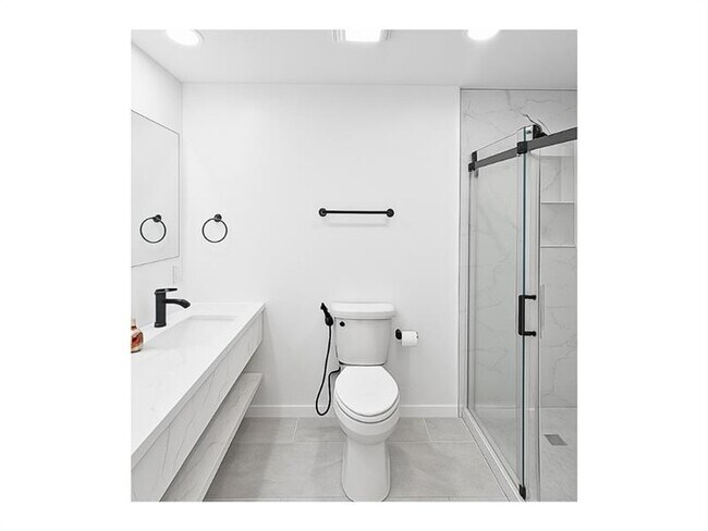 Building Photo - 751 Hollywood Blvd