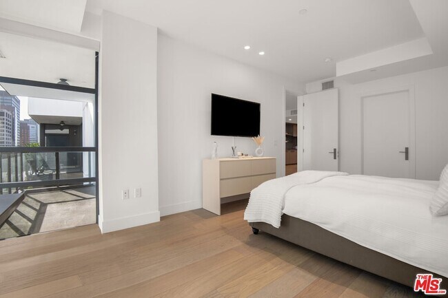 Building Photo - 10777 Wilshire Blvd