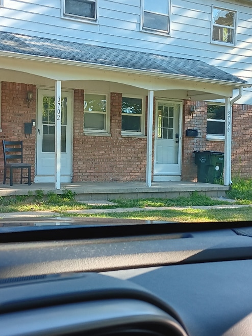 Building Photo - 3700 Malibu Dr