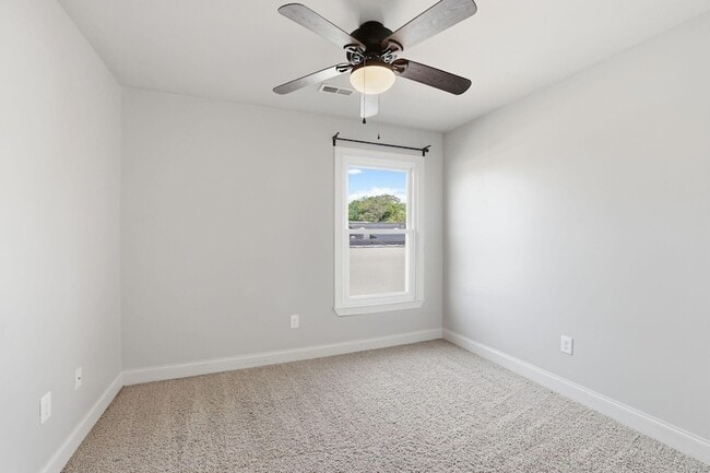 Building Photo - 1089 Park Ave