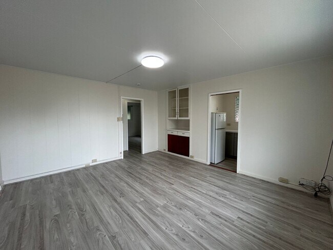 Building Photo - 2201