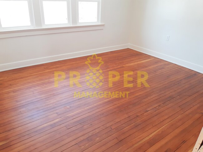 Building Photo - Recently renovated 3 bedroom 1.5 bathroom