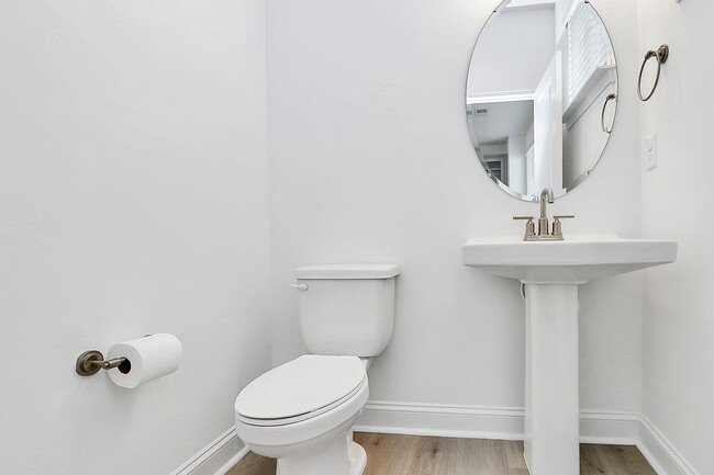 Building Photo - 707 Hoke Ln