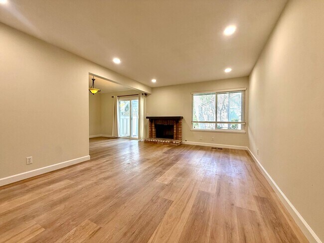 Building Photo - 105 Walnut Hill Ct