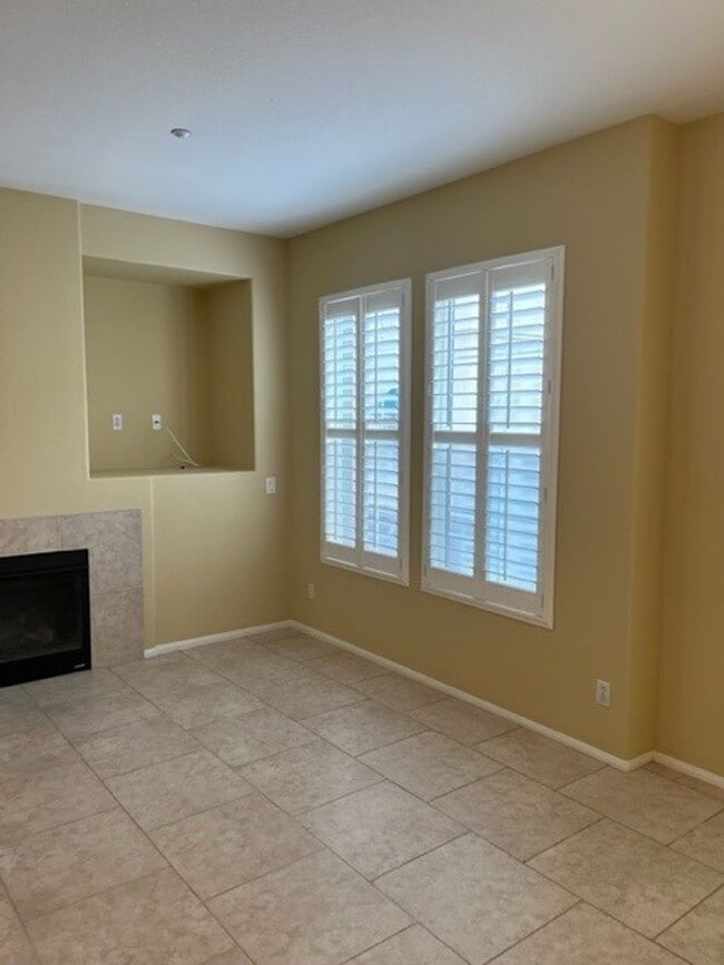 Building Photo - 2852 Villas Way