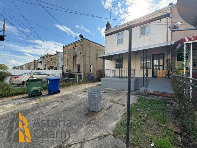 Building Photo - Conveniently Located 4 Bedroom with Privat...