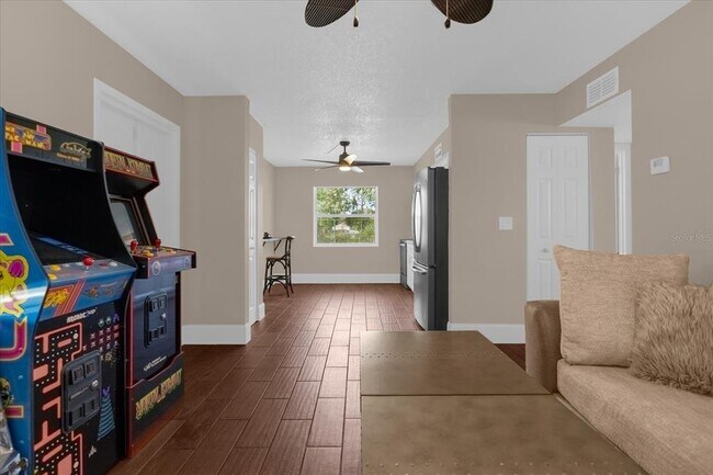 Building Photo - 709 Michigan Ct