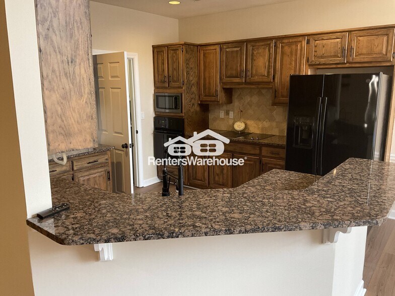 Building Photo - 215 Blue Spruce Cir