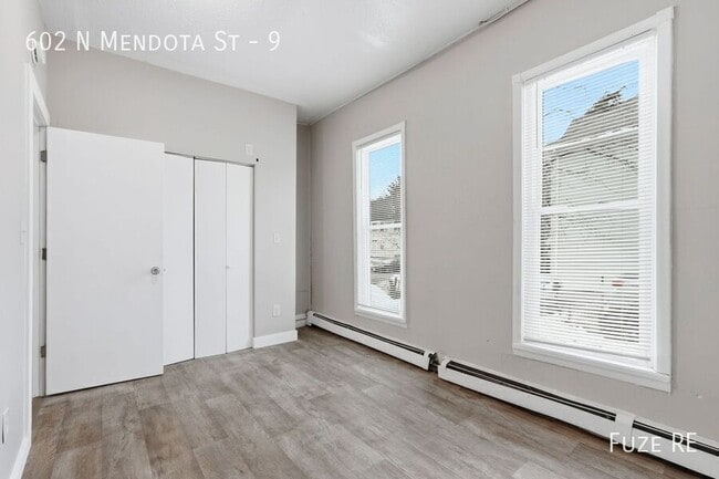 Building Photo - 602 N Mendota St