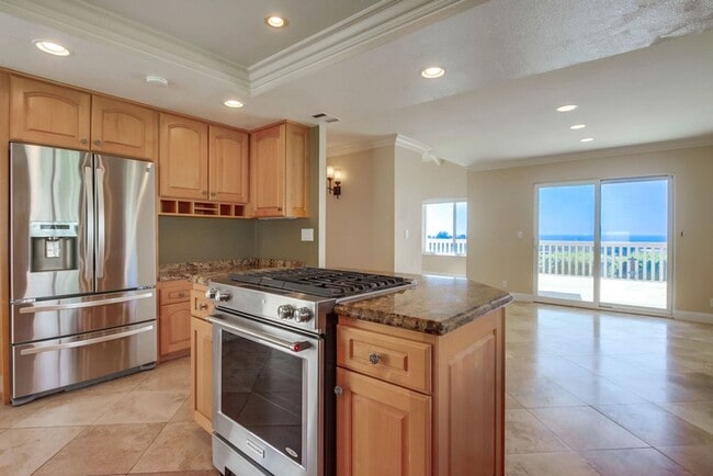 Building Photo - Fantastic ocean views in this spectacular ...