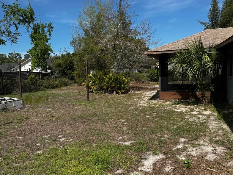 Building Photo - 1065 Altoona Ave