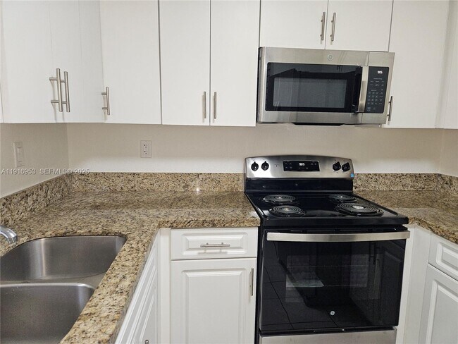 Building Photo - 311 W Park Dr