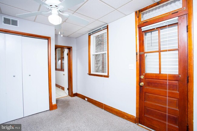 Building Photo - 639 S Montford Ave
