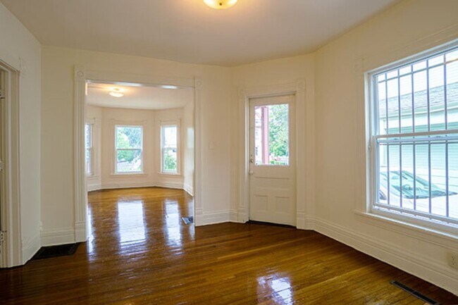 Building Photo - Available 7/1/26 Charming First Floor Apar...