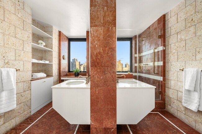 Building Photo - 330 E 75th St