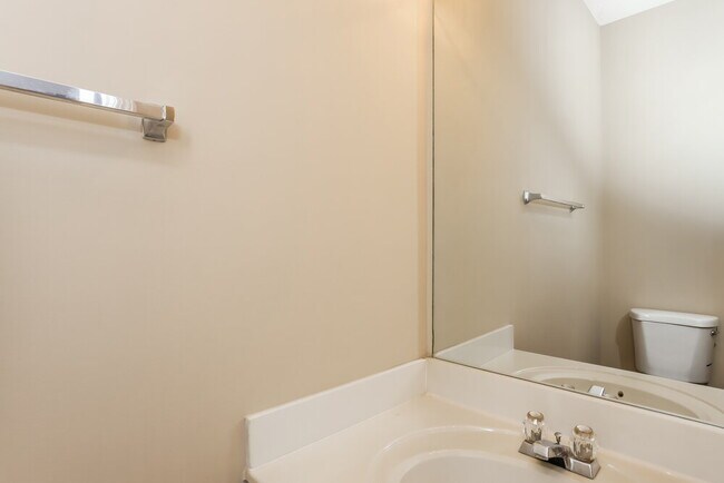 Building Photo - 4425 Ridgefair Dr