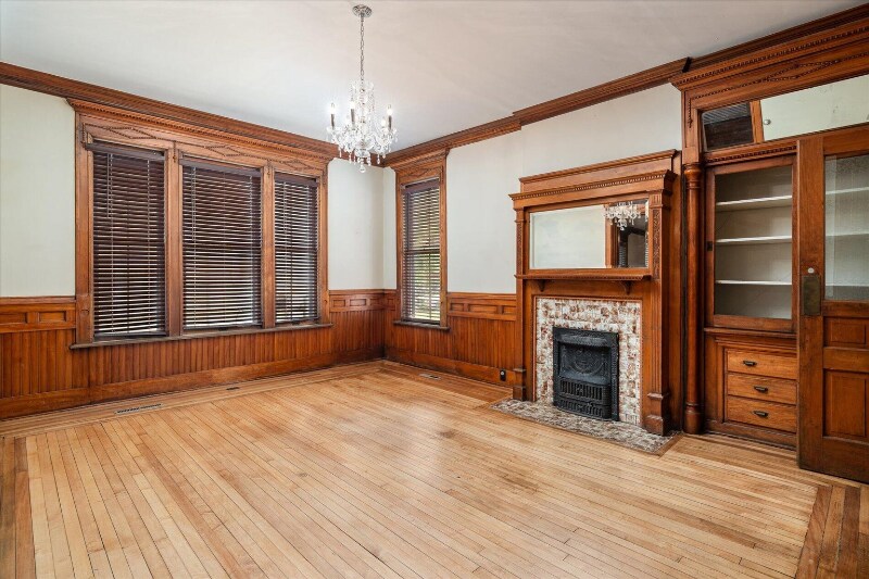 Building Photo - 122 10th St