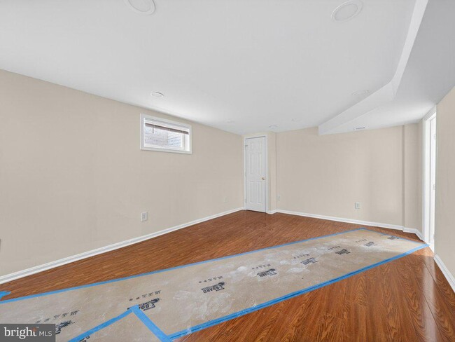 Building Photo - 10506 Lorain Ave