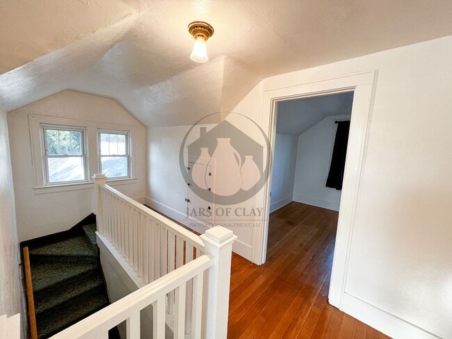 Building Photo - Adorable Historical Home