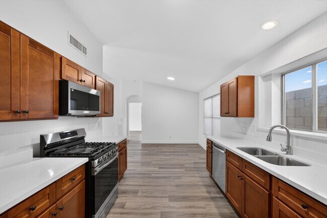 Building Photo - 2481 S Karen Dr