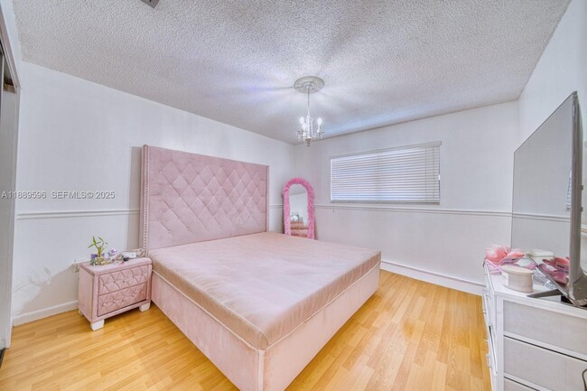 Building Photo - 10000 SW 147th Ct