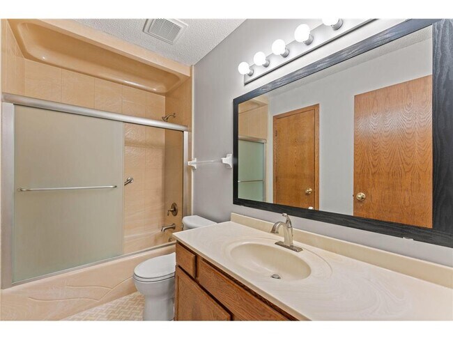 Building Photo - 15465 Sussex Dr