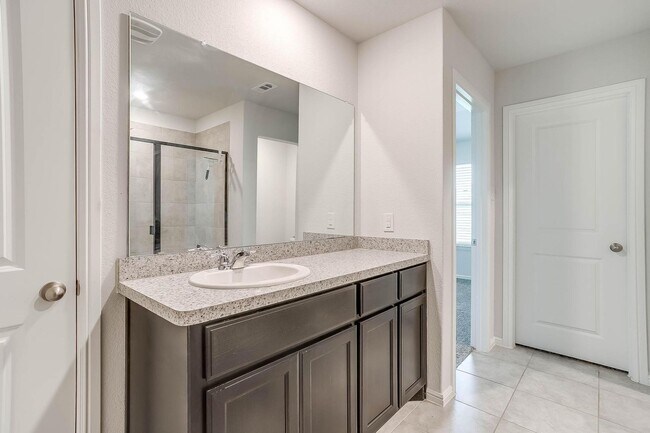 Building Photo - Nice 3 Bed, 2 Bath House in Creekside Esta...