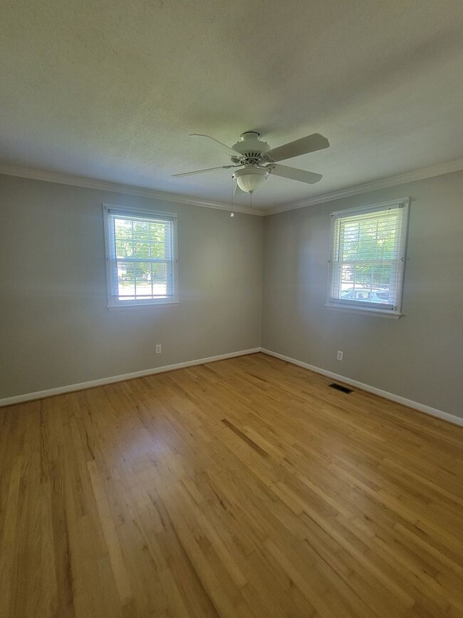 Building Photo - 3102 Northwoods Dr