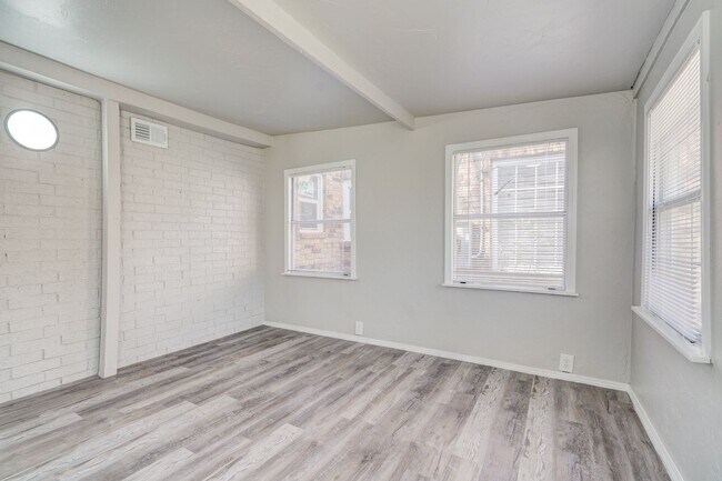 Building Photo - Move-In Ready! Beautifully Updated Home with Easy I-40 Access!