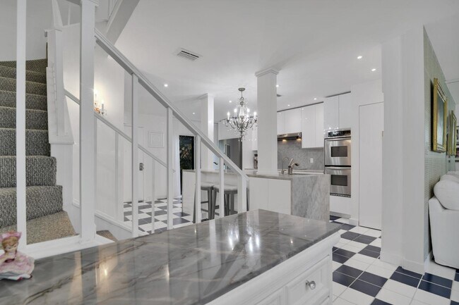 Building Photo - 8045 Eastlake Dr