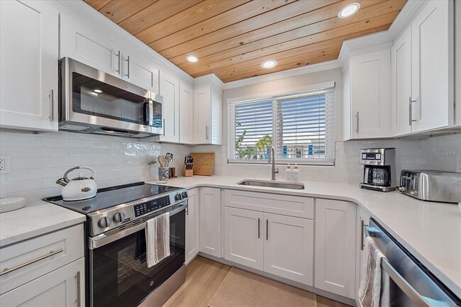 Building Photo - 914 Spanish Dr S