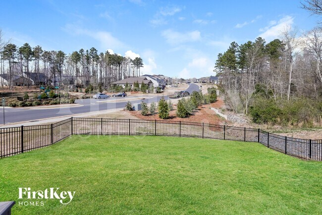 Building Photo - 3207 Elmwood Dr