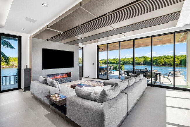 Building Photo - 2934 NE 8th Ave